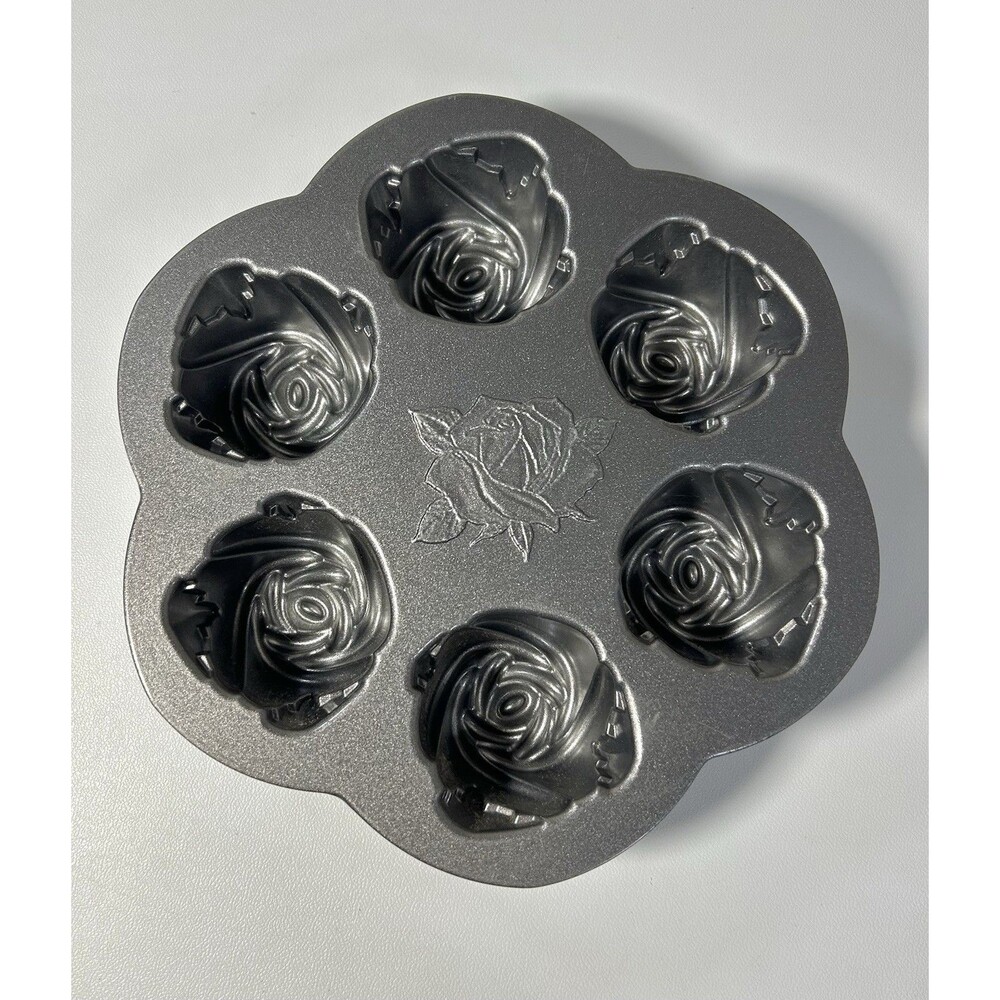 Nordic Ware Sweetheart Rose Bud bake cup cake pan (6) Rosettes USA 2.25 Cups